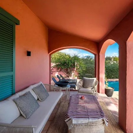 In With Private Pool & Panoramic Mountain Views Вилла