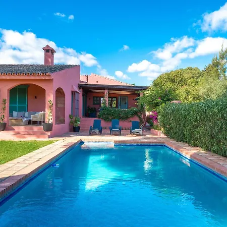 Βίλα In With Private Pool & Panoramic Mountain Views Μαρμπέλλα