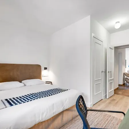 In With Private Pool & Panoramic Mountain Views