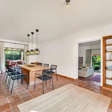 In With Private Pool & Panoramic Mountain Views Вілла *