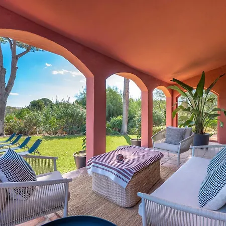 In With Private Pool & Panoramic Mountain Views