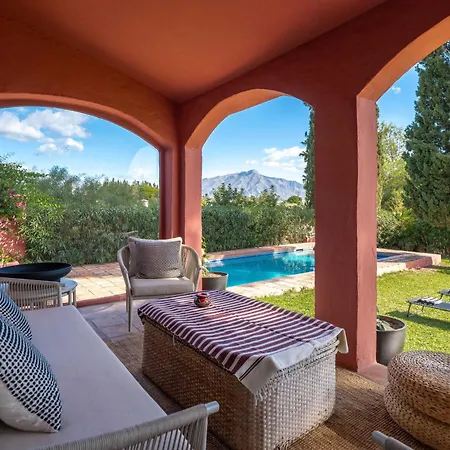 In With Private Pool & Panoramic Mountain Views וילה