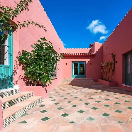 In With Private Pool & Panoramic Mountain Views וילה