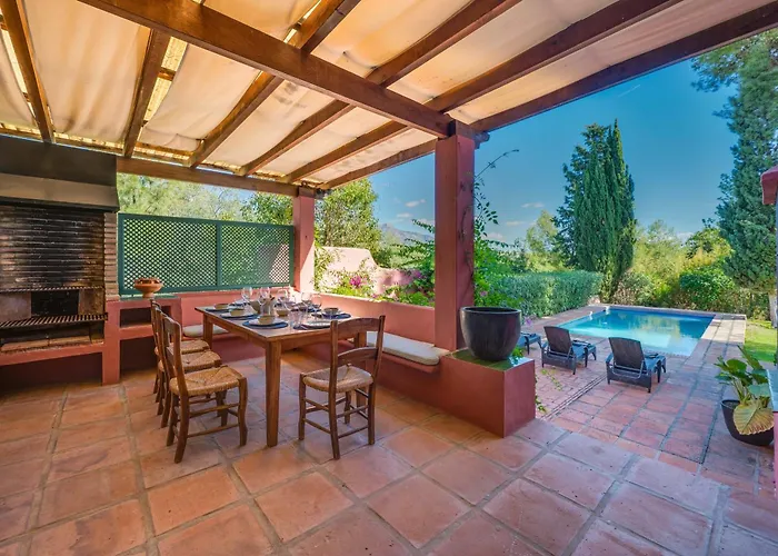 In With Private Pool & Panoramic Mountain Views