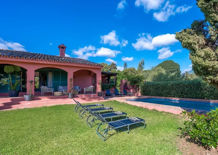 In With Private Pool & Panoramic Mountain Views فيلة