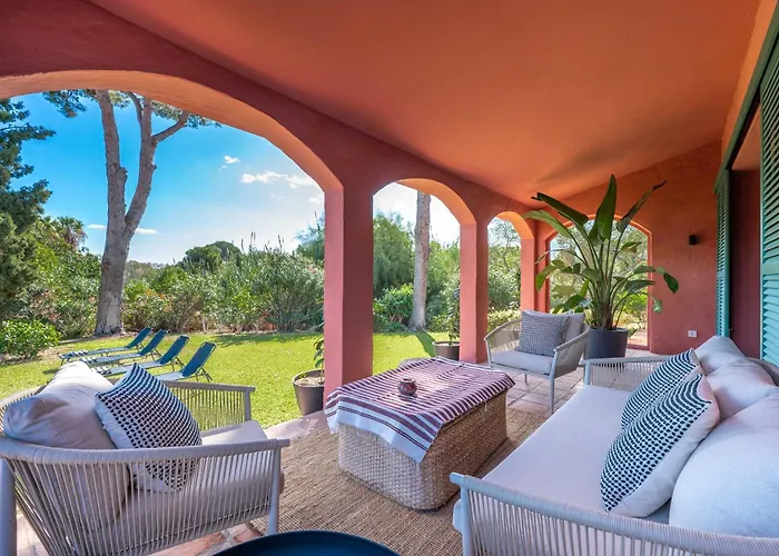 In With Private Pool & Panoramic Mountain Views