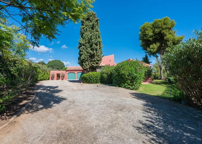 In With Private Pool & Panoramic Mountain Views