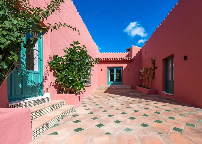 In With Private Pool & Panoramic Mountain Views فيلة