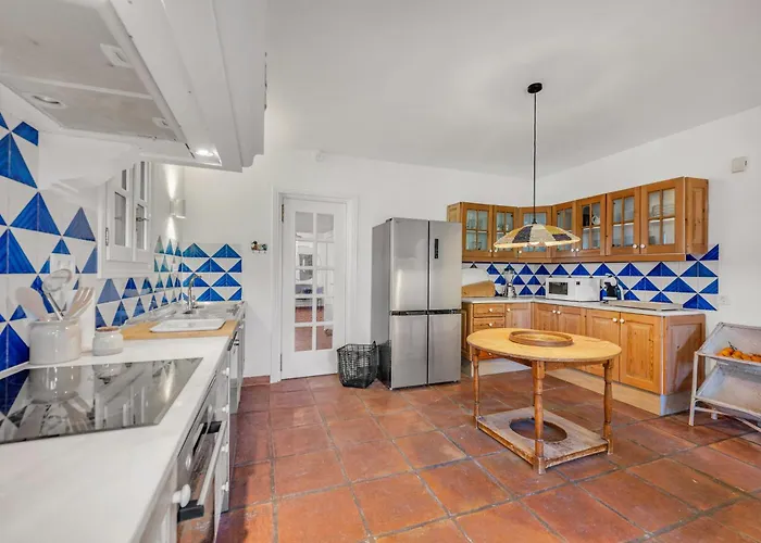In With Private Pool & Panoramic Mountain Views Villa Marbella