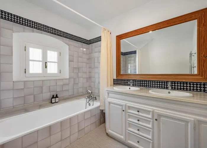 In With Private Pool & Panoramic Mountain Views *