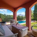 In With Private Pool & Panoramic Mountain Views Villa