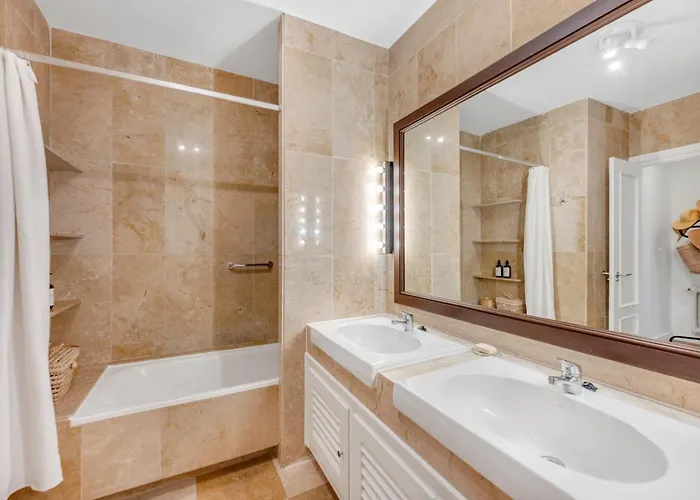In With Private Pool & Panoramic Mountain Views Villa Marbella